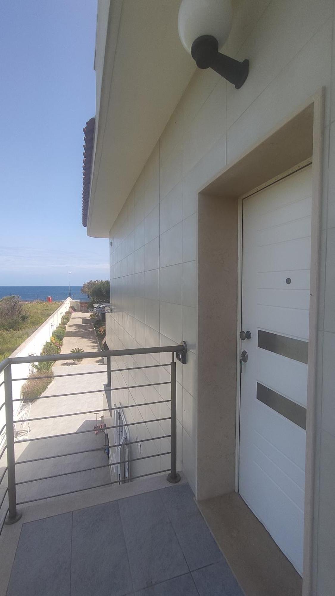 Seagull Apartments - Front And Sea View & Airport Бари Экстерьер фото