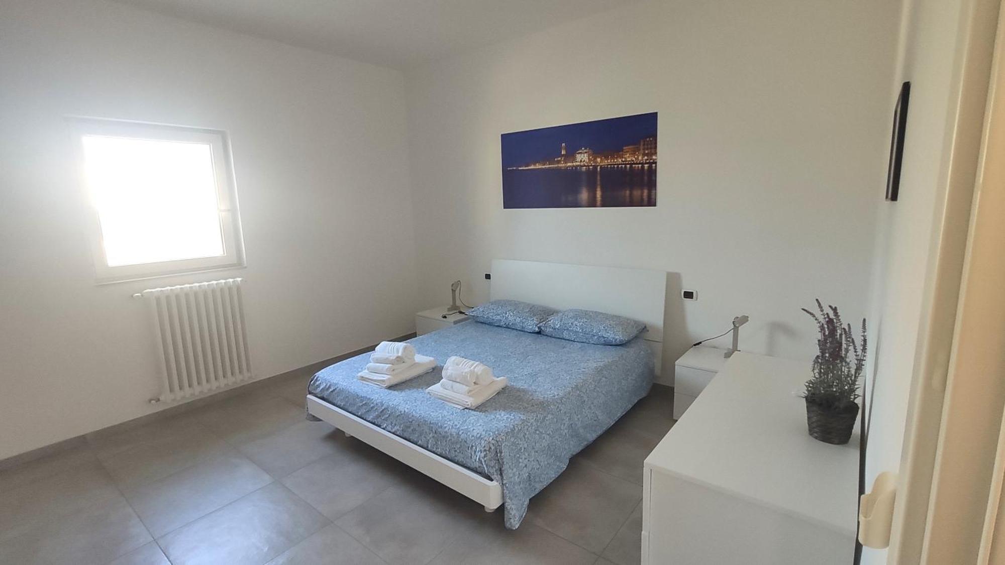 Seagull Apartments - Front And Sea View & Airport Бари Экстерьер фото
